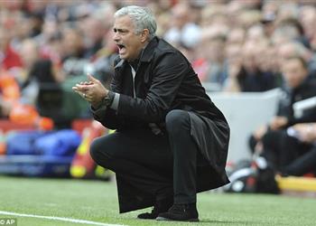 مانشستر يونايتد يسعى لتجديد عقد مورينيو