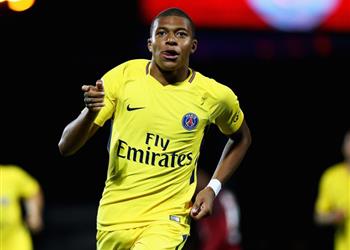 مبابي يتخطى منافسيه ويفوز بجائزة الفتى الذهبي