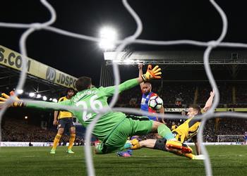 م حترفين بمشاركة النني آرسنال ينهار بثلاثية نظيفة خارج ملعبه أمام كريستال بالاس