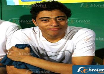 أكرم توفيق يؤدي أشعة رنين علي الركبة