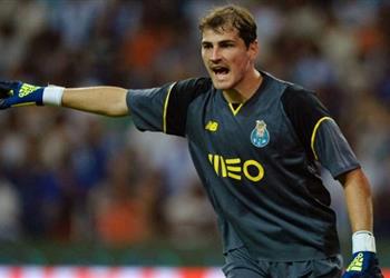 ميركاتو الحراس وكيل كاسياس يعرض خدمات حارسه على إشبيلية