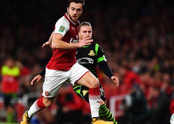 رسمي ا تشامبرز ي مدد تعاقده مع أرسنال