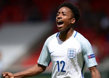 توتنهام يدرس تجديد عقد لاعبه الشاب