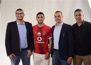 بالصور أيمن أشرف يعود لارتداء قميص الأهلي