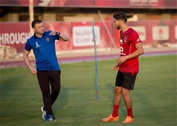 اتحاد الكرة يتسلم البطاقة الدولية لمهاجم الأهلي الجديد