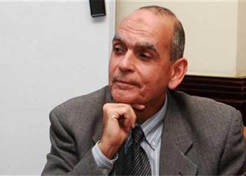 زاهر يتفقد الخطة الإنشائية لفرع الأهلي بزايد