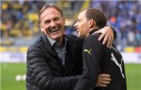 بروسيا دورتموند يسخر من مانشستر يونايتد على طريقته الخاصة والسبب مخيتاريان