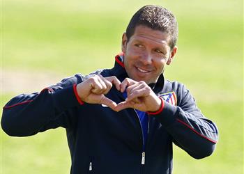 رئيس أتليتكو مدريد يغري سيميوني بتاريخ السير فيرجسون