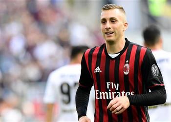 تقارير الميركاتو وكيل دولوفيو يجتمع ببرشلونة عقب الكلاسيكو القرار النهائي للاعب و3 أندية إيطالية تتنافس لضمه