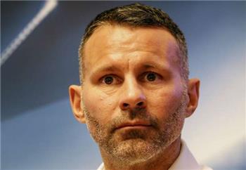 تصريحات جيجز ينتقد تصرف إبراهيموفيتش وماتا بعد هزيمة مانشستر يونايتد القاسية أمام تشليسي