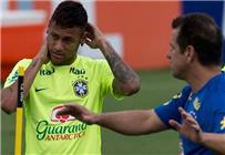 تصريحات مثيرة ظهير ريال الأسبق يجب أن تتوقف البرازيل عن الإعتماد على نيمار