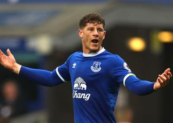 مدرب إيفرتون يوضح مستقبل باركلي