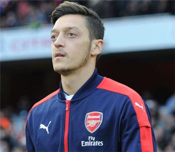 خبايا الميركاتو أوزيل يخطط للرحيل عن صفوف آرسنال