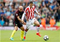 محترفين رمضان صبحي ضمن بدلاء ستوك في مواجهة إيفرتون