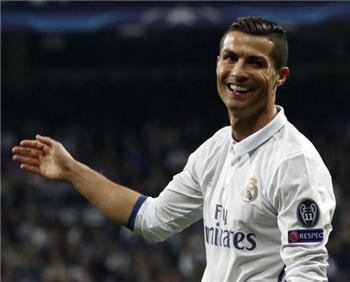 تجديد عقود نقطة خلاف بين رونالدو وريال مدريد حول تجديد تعاقده