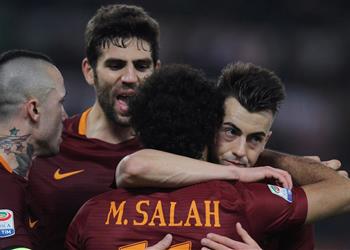 محترفين جمهور روما يختار صلاح لاعب شهر مارس