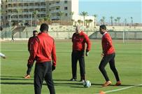 يول يجتمع فني ا باللاعبين لحثهم على الفوز