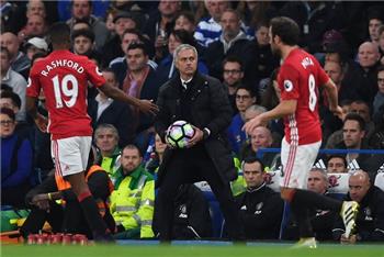 أرقام سلبية مورينيو يتلقى أقسى هزيمة له بالبريميرليج وثاني أكبر هزيمة بالدوريات بعد خماسية برشلونة