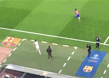 أخبار فيديو ماذا كان يفعل ألفيش عند مقاعد بدلاء برشلونة مع إنطلاقة مواجهة دوري الأبطال