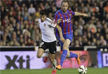 ميركاتو الشتاء برشلونة يرغب في شراء ظهير فالنسيا وسيدرج فيدال في الصفقة