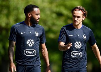 تقارير الميركاتو المحكمة الرياضية ت جبر مانشستر يونايتد على تحويل راداره من جريزمان إلى لاكازيت