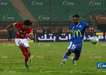 3 عروض أوروبية لظهير الأهلي وشرط واحد للموافقة
