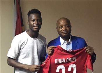 سفارة جنوب إفريقيا ترحب بزيارة لاعب الأهلي الجديد