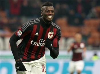 تقارير الميركاتو فينجر يرغب في ضم موهبة الميلان