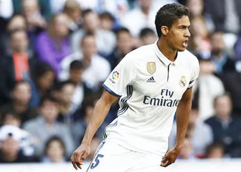 تقارير الميركاتو ريال مدريد مستعد لرحيل فاران إلى مانشستر يونايتد ويحدد بديله من يوفنتوس
