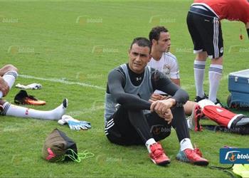 طبيب المنتخب يكشف عن إصابة الحضري