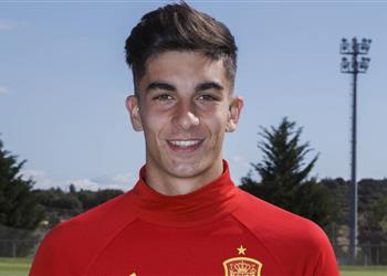 ريال مدريد وبرشلونة يتنافسان على أسينسيو جديد