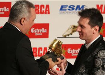 جوائز ميسي يتخطى سواريز ورونالدو ويفوز بجائزة بيتشيشي كهداف لليجا للمرة الرابعة