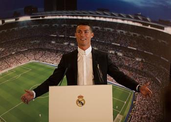 م قابلة صحفية 1 رونالدو أنا م عجب بجميع مراحل زيدان ويتمنى الفوز بكأس العالم والألقاب المحلية رفقة ريال مدريد ويوجه رسالة إلى جماهير البرنابيو