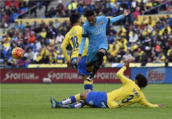 ميركاتو 2017 برشلونة يعاود الاهتمام بضم مدافع لاس بالماس الشاب