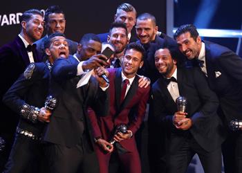 اجتماع عدائي بين نيمار ورئيس برشلونة تحت أعين ميسي