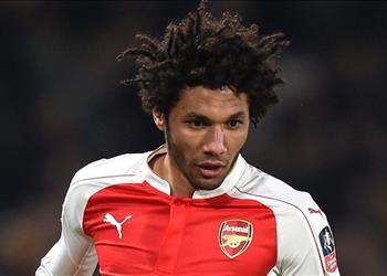 محترفيين ميرور ت شيد بالنني بعد تتويج الآرسنال بالدرع الخيرية