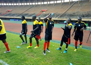أوغندا يخوض تدريبه الأخير قبل السفر إلى مصر