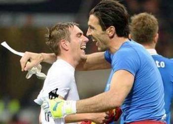 سوشيال_بطولات بوفون لـ لام كنت مزعجا جدا