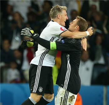 تصريحات نوير أتمنى أن يحصل شفاينشتايجر على فرصة جديدة