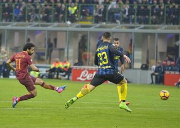 م حترفين صلاح يغادر الملعب وروما متقدم بهدفين على إنترميلانو