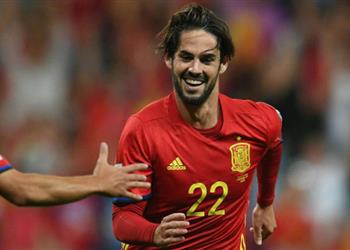 مدرب إيطاليا إيسكو يجعلني أصفق له