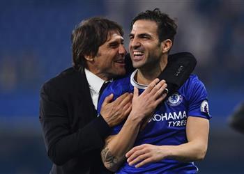 فابريجاس لا يفكر في الانتقال إلى مانشستر يونايتد