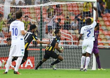 م حترفين كهربا لدي عروض لكن ملتزم بعقدي مع الإتحاد وأتابع الزمالك دائما