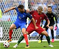 بطل_اليورو بيبي يحصل على لقب الأفضل في مباراة البرتغال وفرنسا