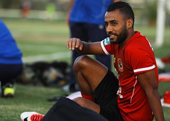 حسام عاشور يكتفي بـ الجري في مران الأهلي