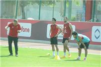 أكرم توفيق يشارك في تدريبات المستبعدين بالأهلي