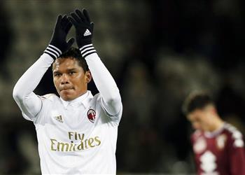 فياريال ي نافس إشبيلية على مهاجم ميلان