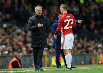 سياسة مورينيو تدفع ظهير مانشستر يونايتد للرحيل