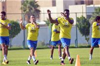 أوتاكا القماش مدرب عير محترف وتظاهره بعدم معرفتي يثير الضحك