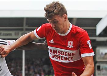 مدافع ميدلسبره يجذب أنظار تشيلسي ومانشستر يونايتد